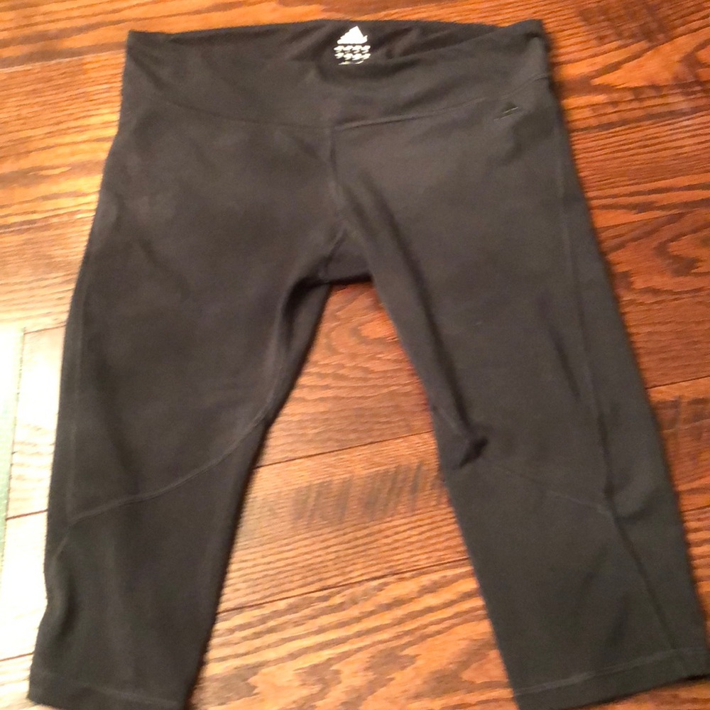 Black capri workout pants